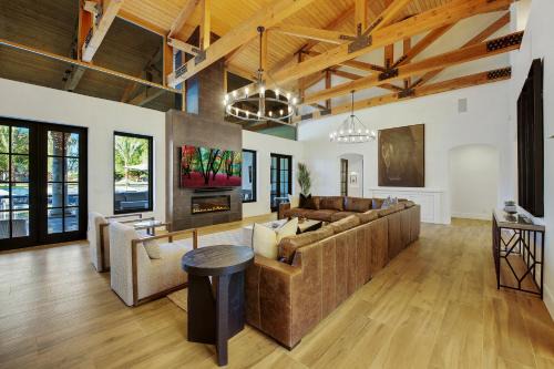 The Stallion Estate Sleeps 24, Theater, Game Room, Pickle ball!