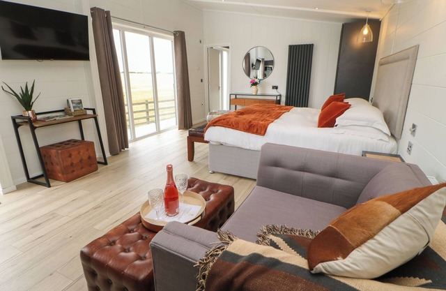 THE STANG HIDEAWAY, pet friendly, with a garden in Eppleby