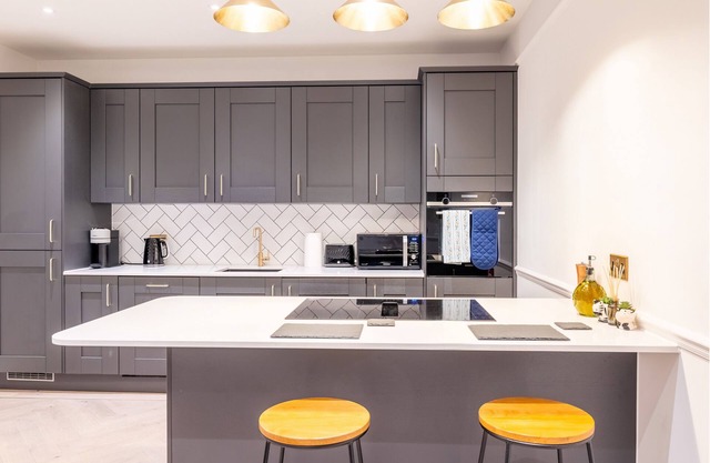 The StanleyModern 3/4BED 3BATH | Comfort & Style
