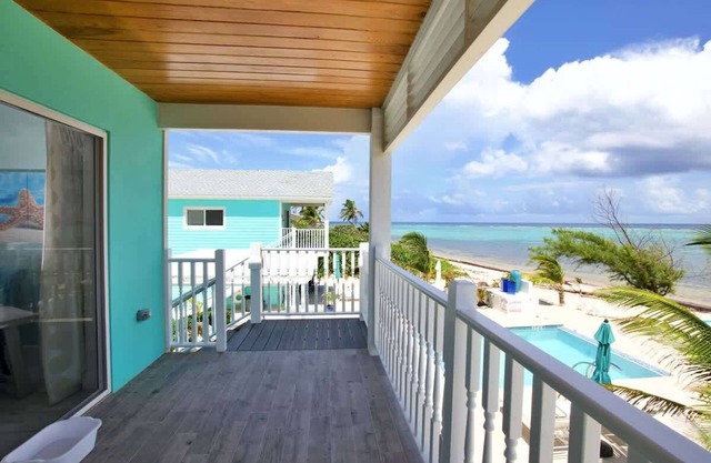 The Starfish Oceanfront Studio Cottage in East End
