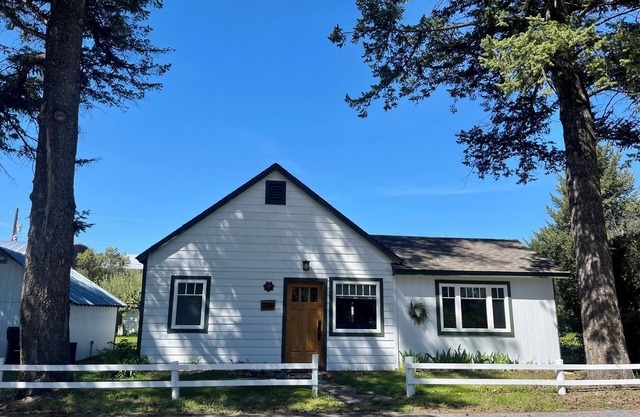 The Station - Your ideal Glacier National Park basecamp!