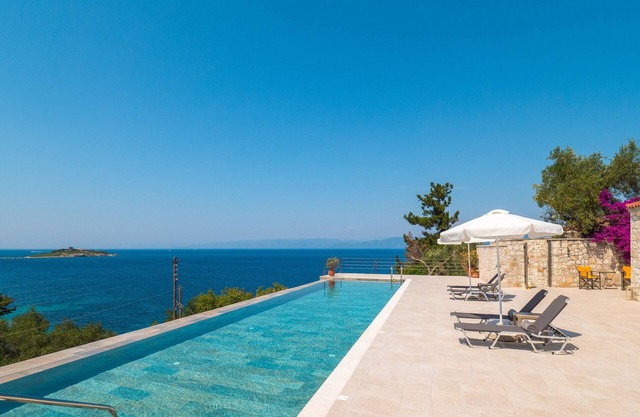 The Stone House - Three Bedroom Villa, Sleeps 6