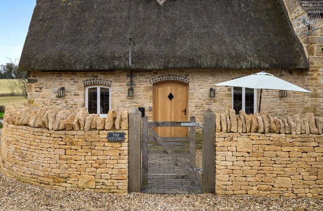 The Studio Cottage - pet friendly in Broad Campden near Chipping Campden