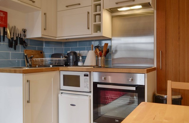 The Studio is in a very quiet location, but a mere 4-minute walk to the centre.