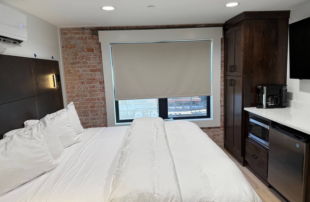 The Suites at Lava Hot Springs: Island Park Theme