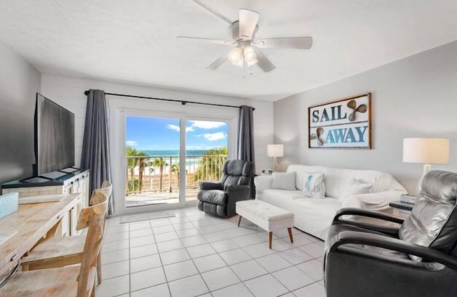 🏝THE SUMMIT 3rd FLOOR🏝 BEACH CHAIRS INCLUDED! Beach Front Fun - PCB