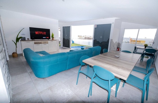 THE SURF VILLA 2 - Hot tub, pool, Central, Pingpong, Billards, Amazing sea views