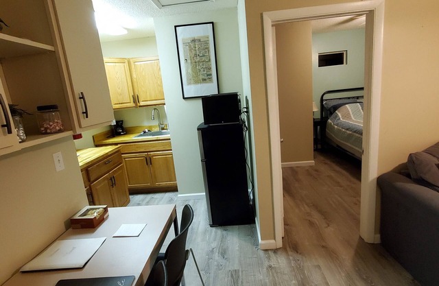 "the Sweet", close to downtown, beaches, parks, colleges, airports & hospitals.