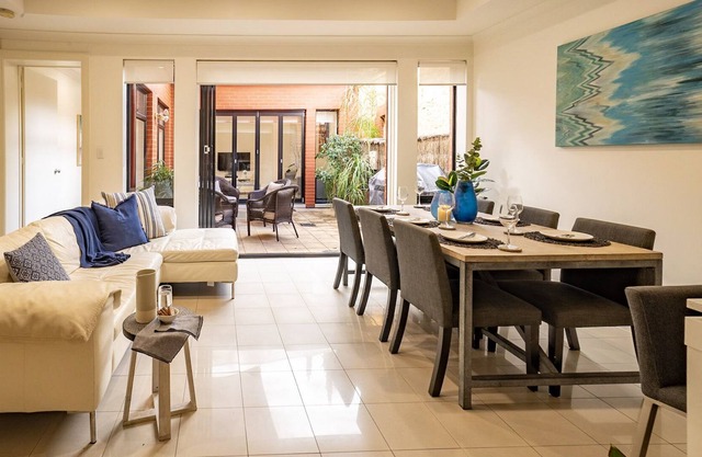 "THE TERRACE"- close to restaurants / shops & city.