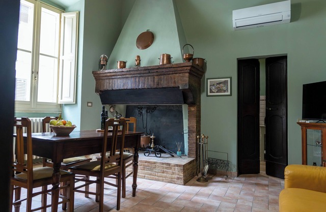 The Theater: Cozy and comfortable apartment. Downtown Bevagna.