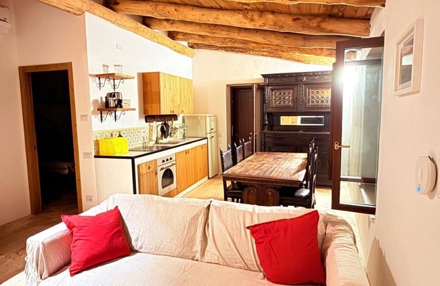 The Three barnyards - La Mora. Isolated, quiet, nature. Top in 4 seasons