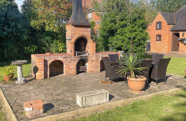 The Threshing Barn-Stunning 5 BD Retreat