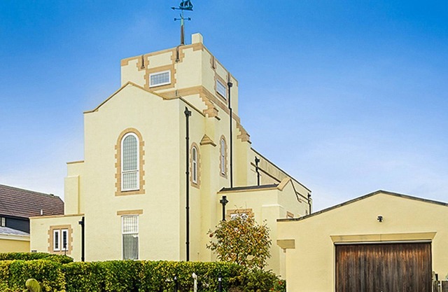 The Tower - sleeps 10 guests in 5 bedrooms