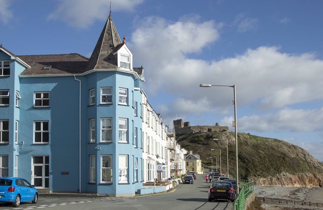THE TOWERS - ARDUDWY, romantic in Criccieth