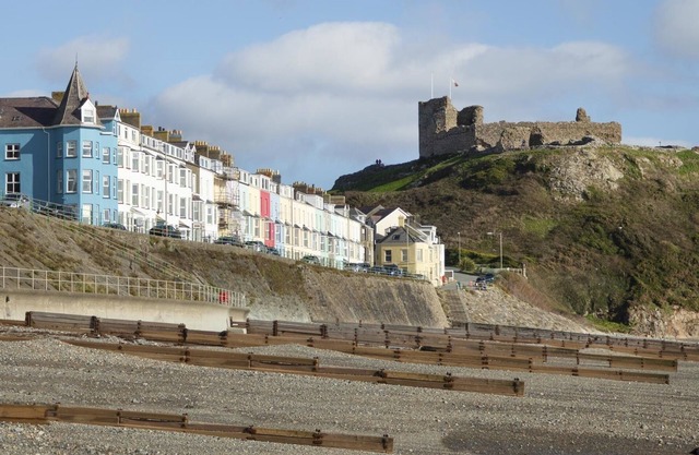 THE TOWERS - LLYN, family friendly in Criccieth