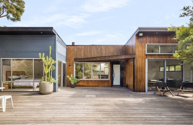 The Tree House By The Beach