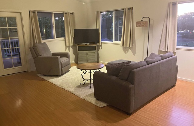 THE TREEHOUSE COTTAGE - 30 DAY RENTAL