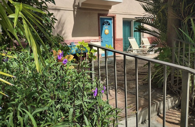 The Tropical Courtyard Paradise🌴 on St. Pete Beach🌞⛱️🌊 Friendly Native #502