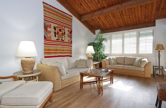 The Tropical Penthouse, Our Beautiful Family Home, Newly Remodeled 2024