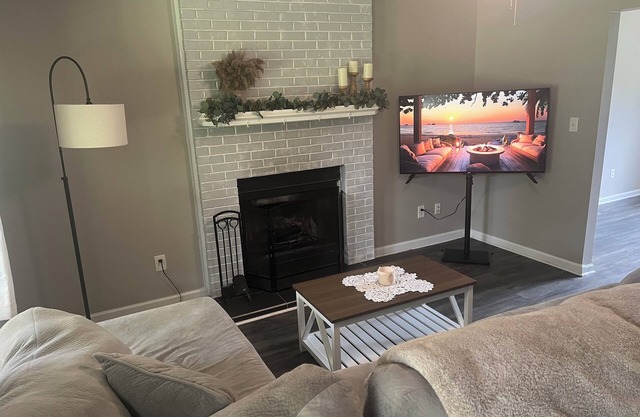 The Tucked Inn - Spacious 3BR Home with Huge Backyard Near Lejeune & Beaches