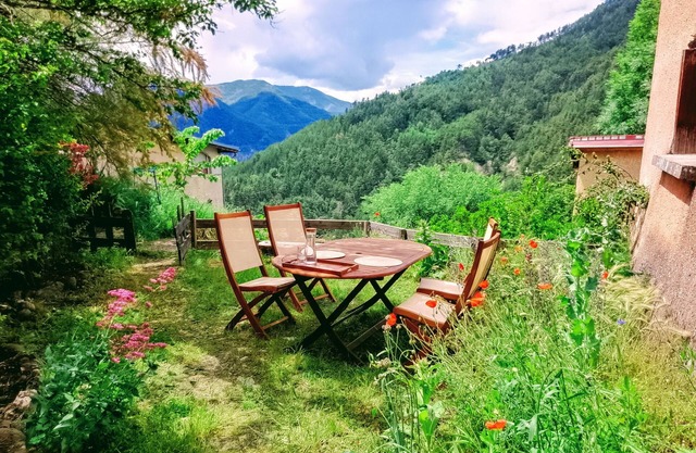 The Ubac your home with quiet garden perched in Théus