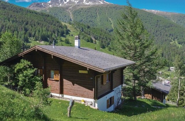 The vacation home Chalet Audyn in Bürchen was renovated in 2015 and is distributed over two floors o