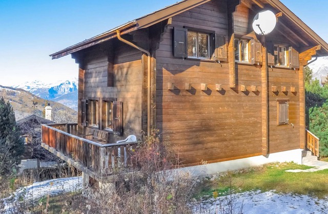 The vacation home Chalet Glück-Auf in Bürchen is located in the chalet zone of the village.