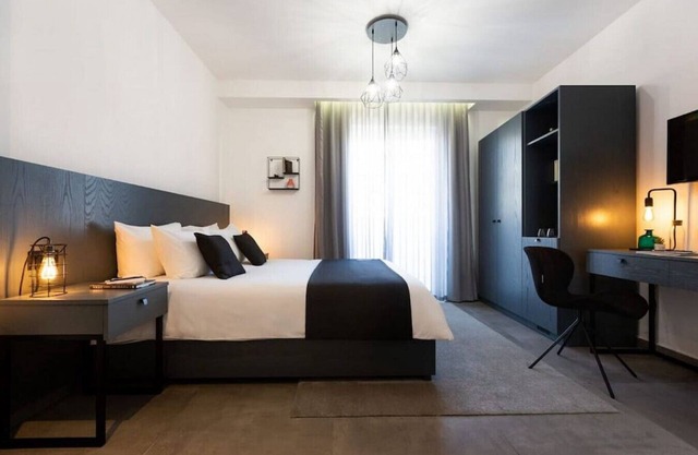 The Valley Room 8 condo with parking on premises