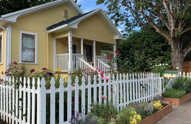 The Valley Wine Cottage - Walk to tasting rooms and cute downtown Newberg