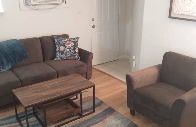 The Van Zant House Haven|2 Queens|Kitchen|Nook