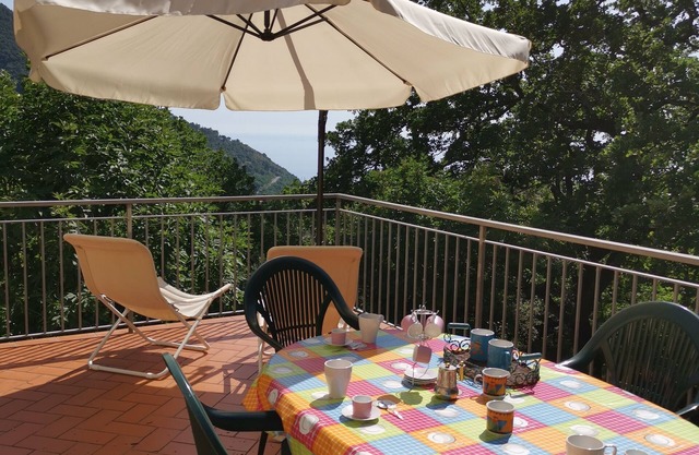 The villa of colors surrounded by greenery 500m from the historic center of Maratea