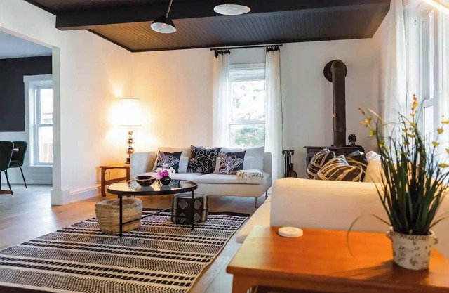 The Vue - Nestled by Roblin's Lake with a Hot Tub