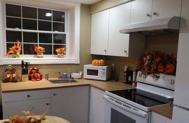 THE WALK IN CLOSET -A Couples Paradise on The Bay Of Quinte