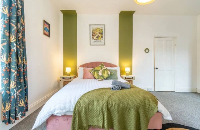 The Wanderer - Lovely 3bd House - upto 10 guests.