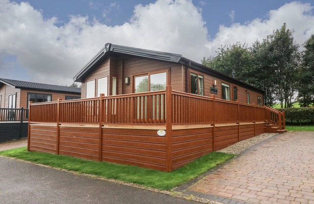 THE WARREN, pet friendly, character holiday cottage in Hellifield