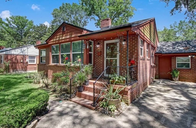 The Water Oak Bungalow quaint and cozy Murray Hill Riverside Home close downtown
