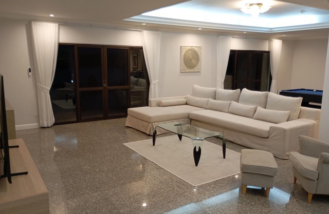 The Waterfront Villa Bangpakong, In the Heart of a Golf course