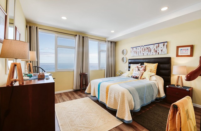 The Waves Apartments W2