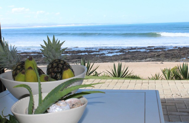 @The Waves beach accommodation with sea and mountain views!n7 Bedrooms