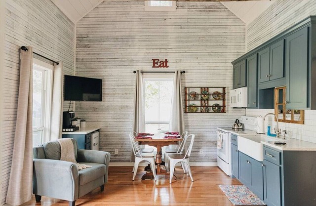 The West Nest Cozy Cottage