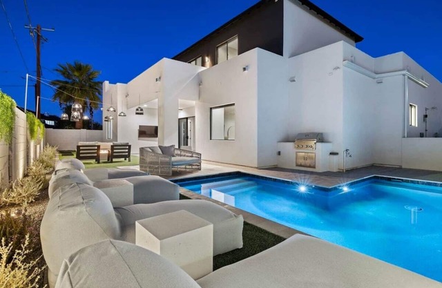 The Westley - Walk to Oldtown - Modern & NEW!