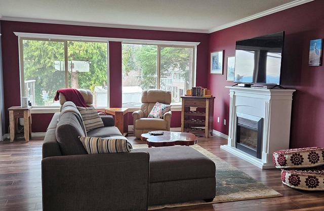 "THE WHEELHOUSE" - Luxury Ocean View Vacation Home.