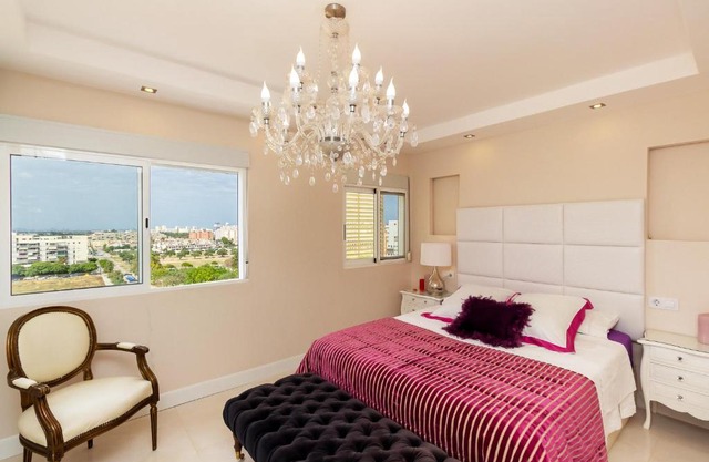 The White Apartment: Luxury, Beach and Design