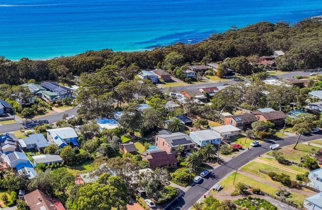 The White House by Experience Jervis Bay