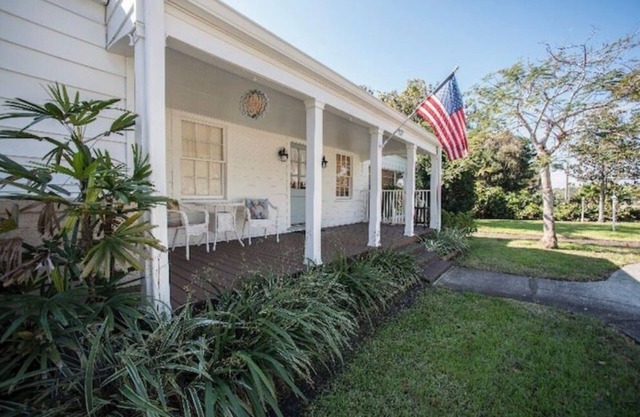 The White House - Historic 2br Downtown Melbourne
