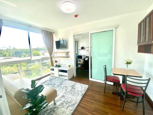 The wide condo by Guide Sabai