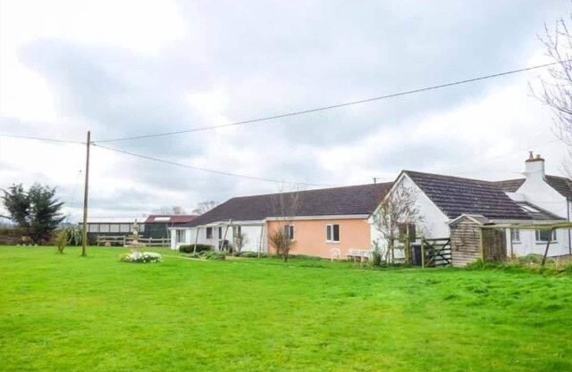 THE WILLOWS, pet friendly, with pool in Cockshutt
