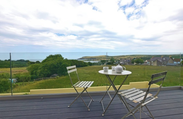 THE WILLOWS, pet friendly, with a garden in Newport, Pembrokeshire