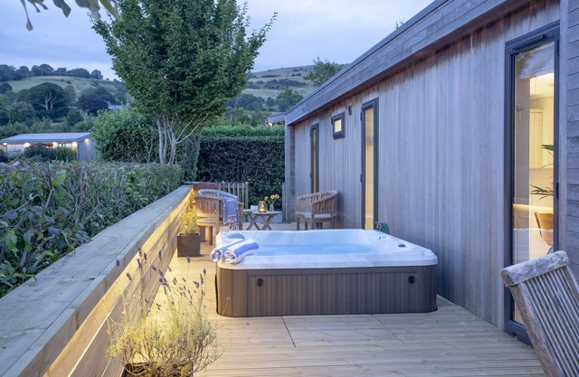 The Willows, Strawberryfield Park - a lodge that sleeps 4 guests in 2 bedrooms