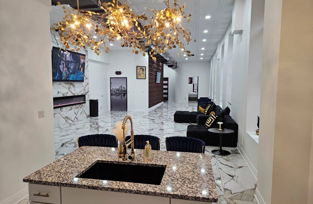 The Winston | Walkable Luxury Loft in Downtown